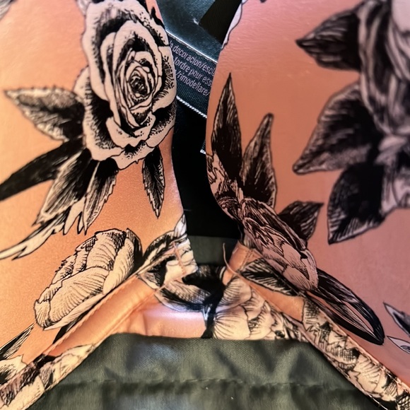 Victoria’s Secret 36 DDD Bra - Picture 5 of 9